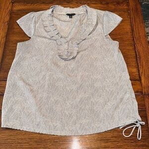 Women’s banana republic gray and white floral print cap sleeve blouse size L